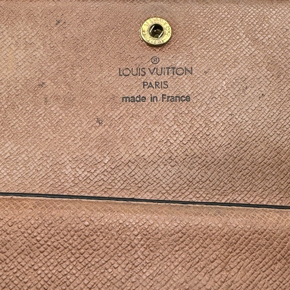 Authentic International Wallet - Picture 2 of 11